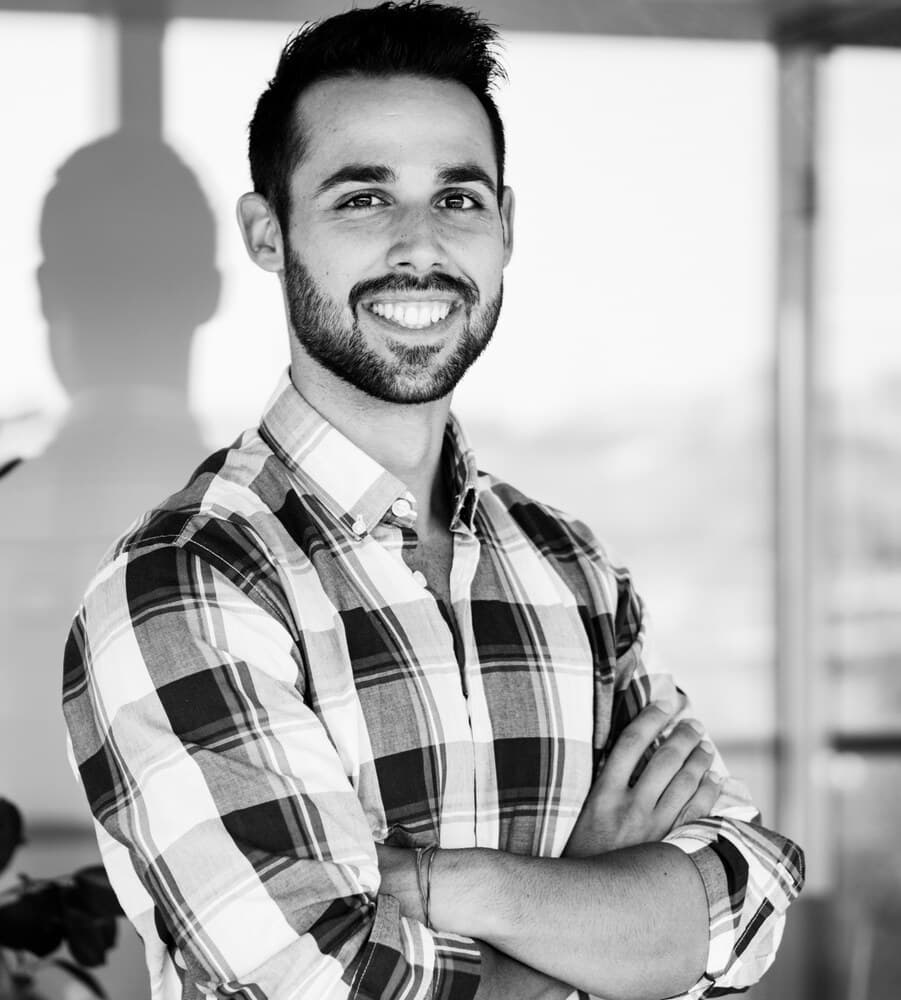 Mario Acevedo, retrato en blanco y negro.